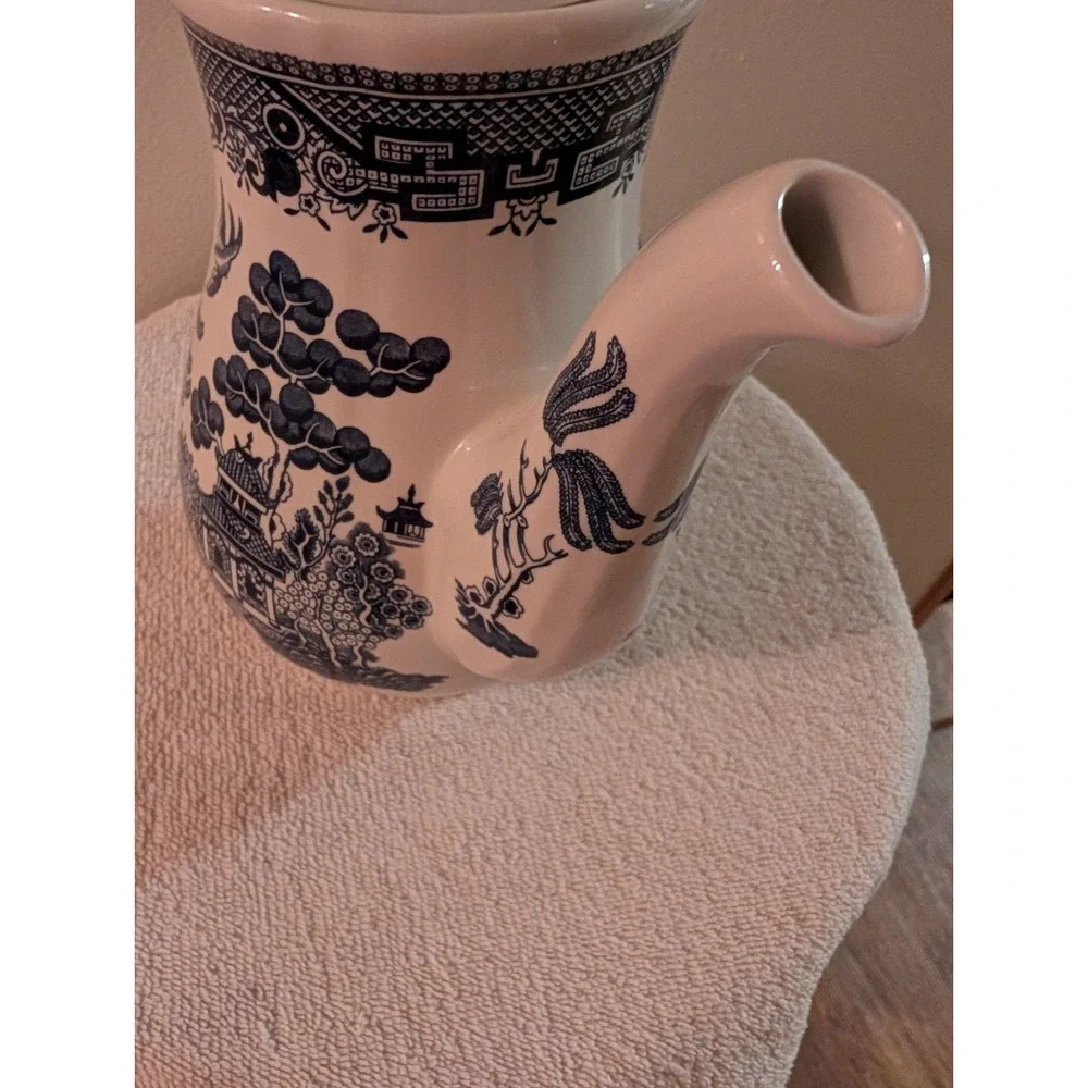 Vintage Churchill Blue & White Willow pattern Coffee Pot (B)